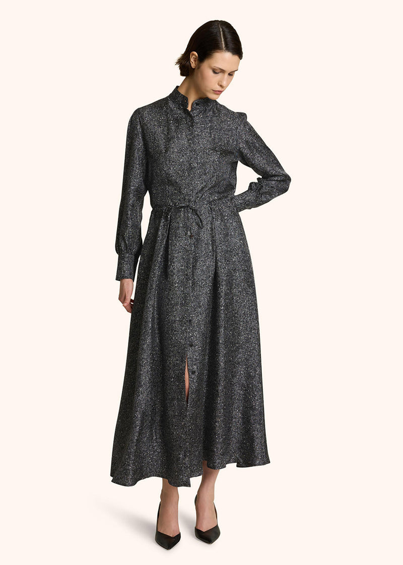 ABENDKLEID AUS LAMÉ-SEIDE